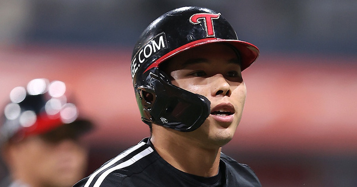 "안 보니까 모르는 거 아냐" 좌익수 실종 사태 웃어 넘길 일? LG 더그아웃엔 불호령 떨어졌다