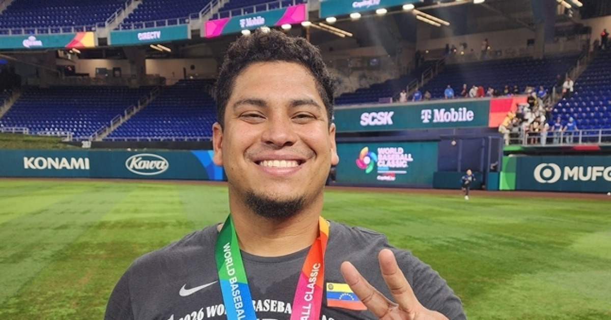 WBC 우승 메달 목에 건 산체스 "한화 팬 응원 감사해→韓은 내가 정말 사랑하는 나라"