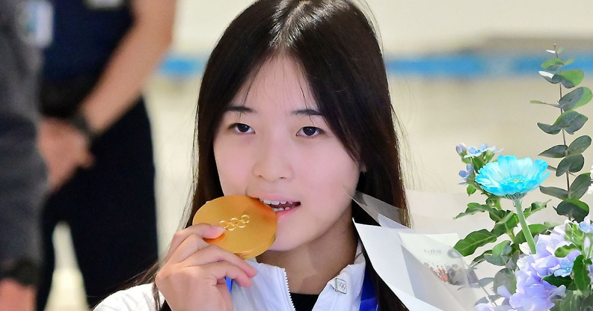 '3곳 골절→기적의 금메달' 최가온, 포상금 4억 사용 계획은? …"차 사고 싶다, 생일 지나면 면허 딸 것" [현장인터뷰]