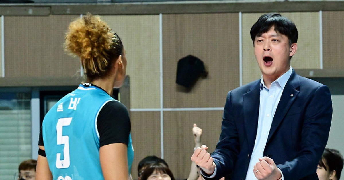 "흥국생명? 우리 선수들 집에서 잘해요" 이영택 GS칼텍스 감독의 이유 있는 자신감