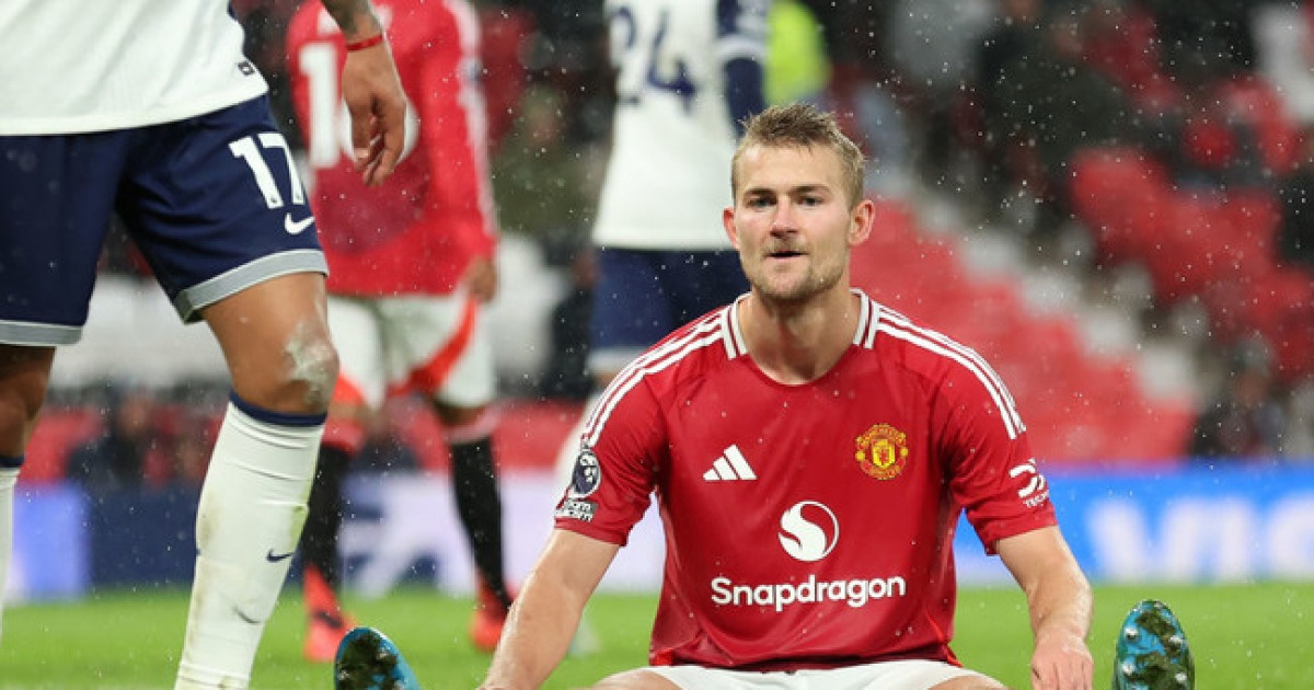 '수비 운영하기 참 어렵네...' 맨유, 시름 깊어진다 "더 리흐트 복귀 노력 중이지만, 쉽지 않아"