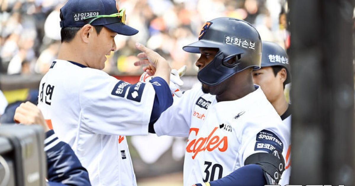 '장단 18안타 폭발' 한화 또 방망이로 이겼다…KIA 추격 뿌리치고 13-8 승리, 시범경기 2연승 [대전 리뷰]