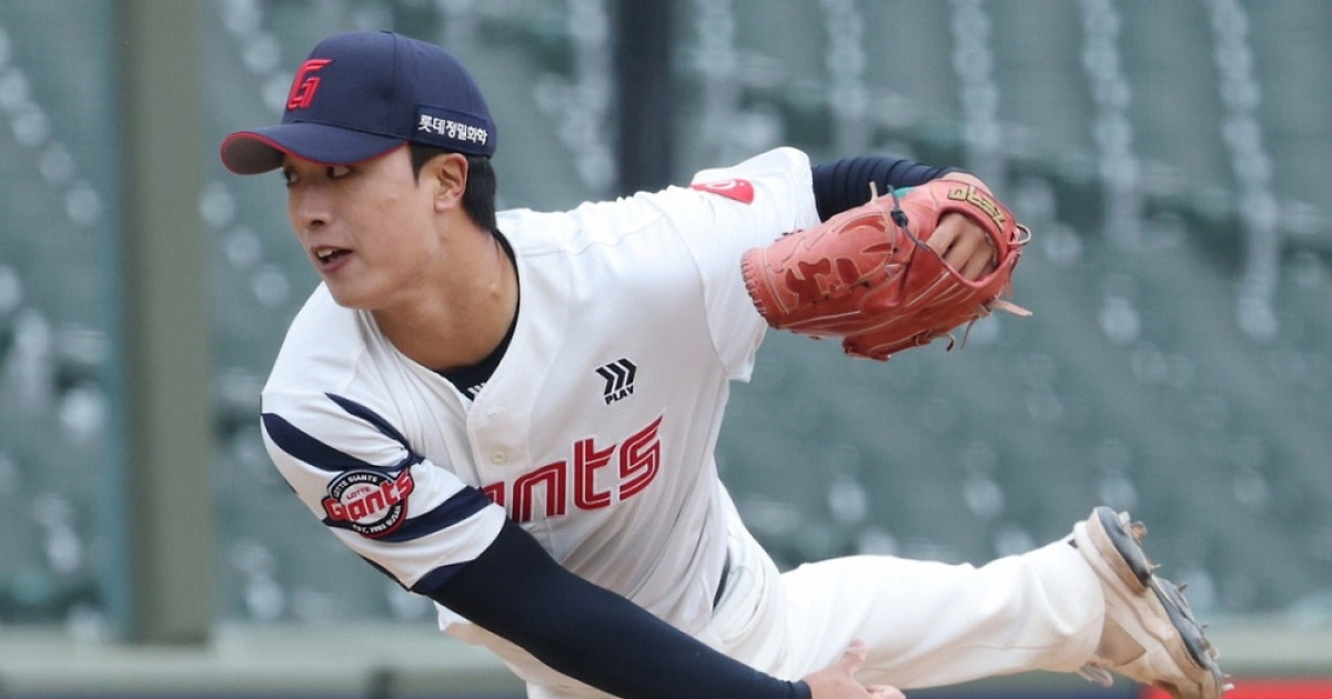 '와' 롯데 대박! 2R 신인 첫해부터 최준용-김원중 앞에 서나, 사령탑도 미소 "굉장히 잘 던져... 필승조로도 생각 중"