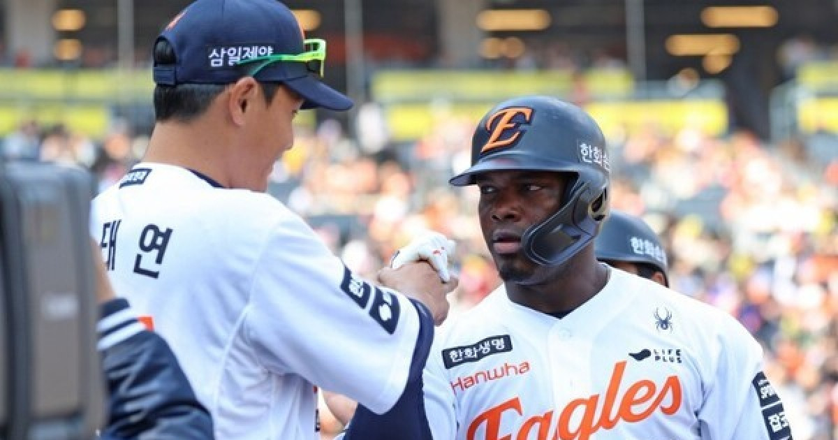 6일 만에 또 터졌다! 한화의 과감한 재영입 성과 나오나? 'OPS 1.254' 페라자, 정규시즌 퍼포먼스는 어떨까