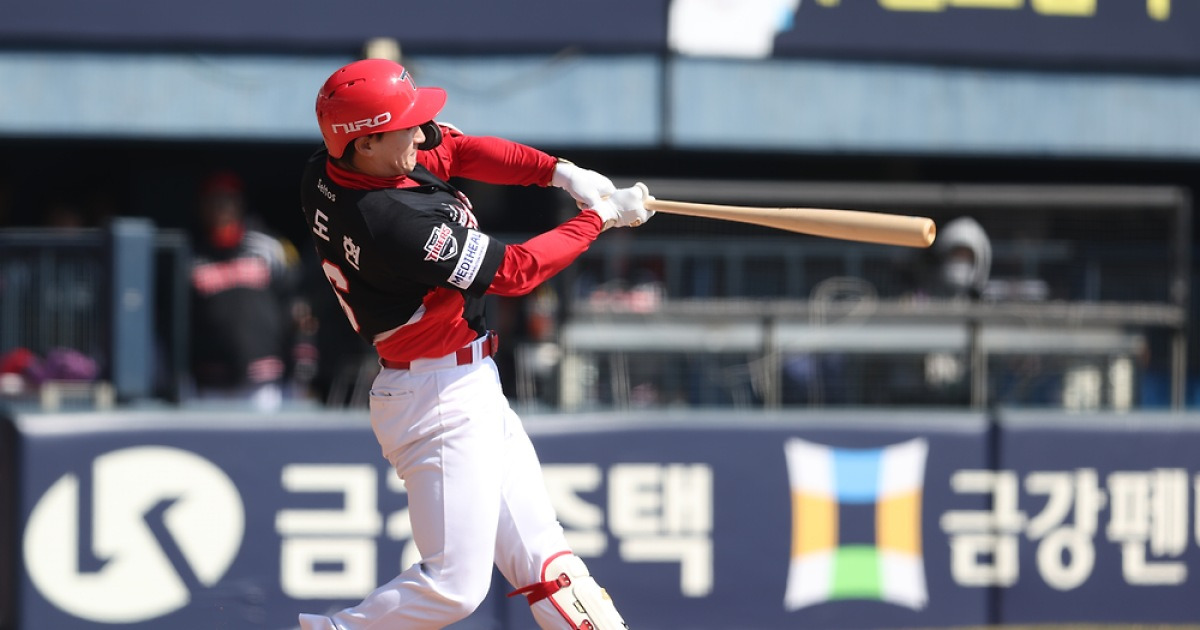 이범호는 왜 윤도현을 1루에 세웠나… ‘멀티 홈런’으로 증명했다