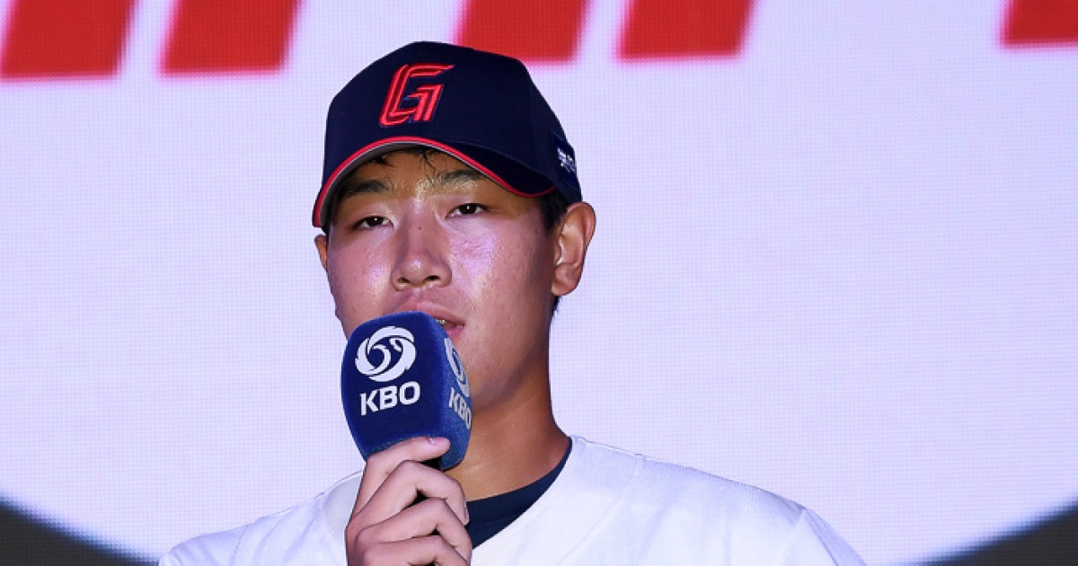 주자 3루인데 커브 연발, 배짱 보소…베일 벗은 롯데 1R 특급유망주 "오래 기다리게 안 할게요"