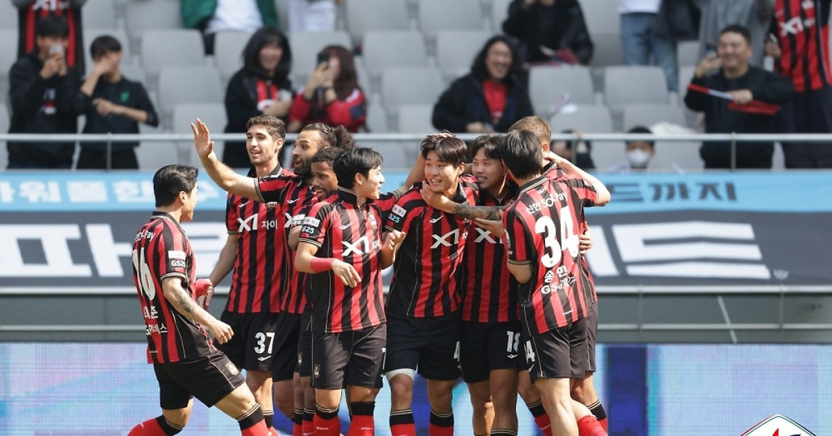 [GOAL 현장리뷰] '서울의 봄' 5골 폭발! 김기동 축구 살아난 서울, 광주 5-0 격파... 창단 첫 개막 4연승 & 단독 선두 질주!
