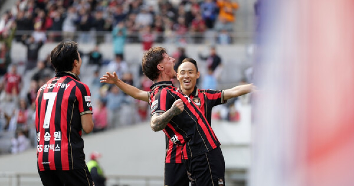 FC서울 안방 개막전 5골 폭풍…창단 첫 4연승 단독 선두