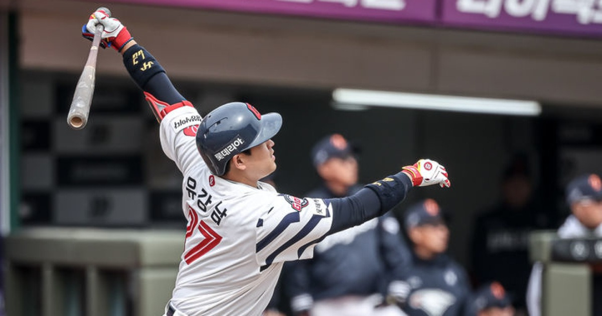 '홈런 4방 폭발' 롯데, 한화 꺾고 시범경기 선두 수성…KT, 3연승 질주(종합)