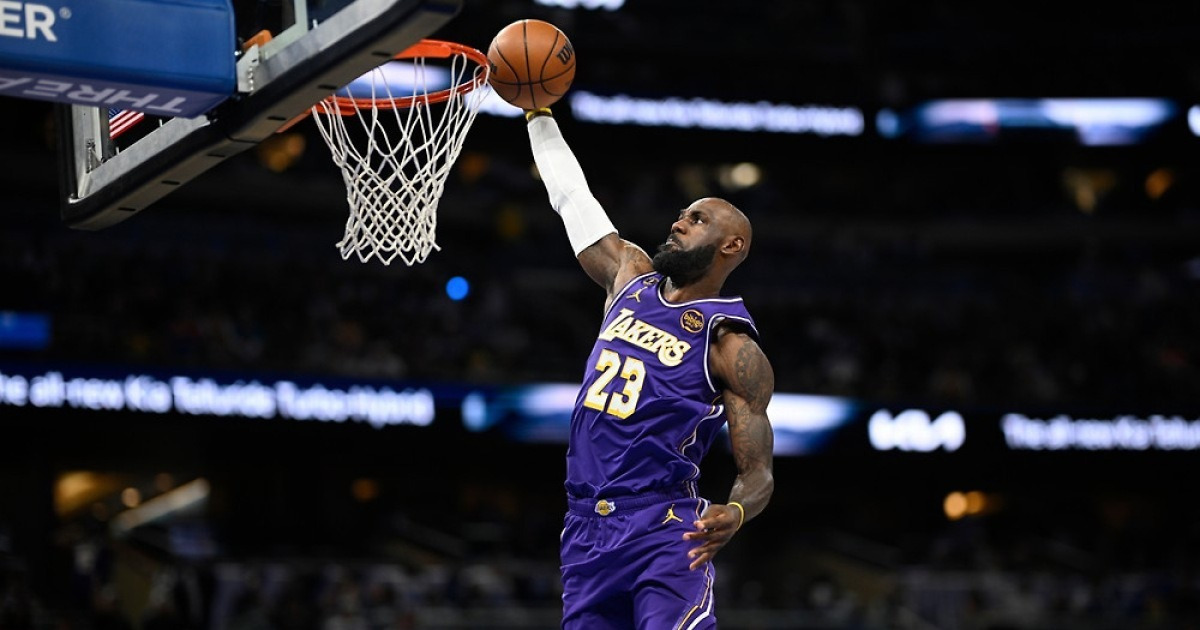 '살아있는 전설' 제임스, NBA 역대 최다 경기 출전 신기록