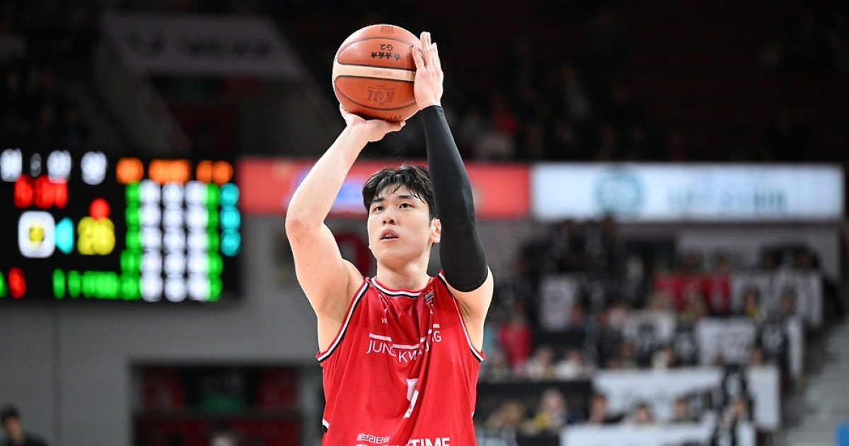 프로농구 정관장, kt 제물 삼아 단독 2위로…변준형 20점