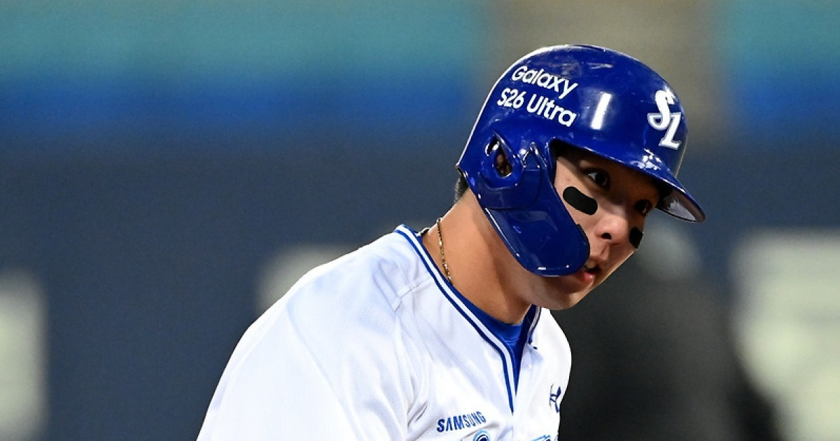 영웅이 깨어났다, 이승엽 앞에 떨어졌다...양현종 상대 연타석 홈런