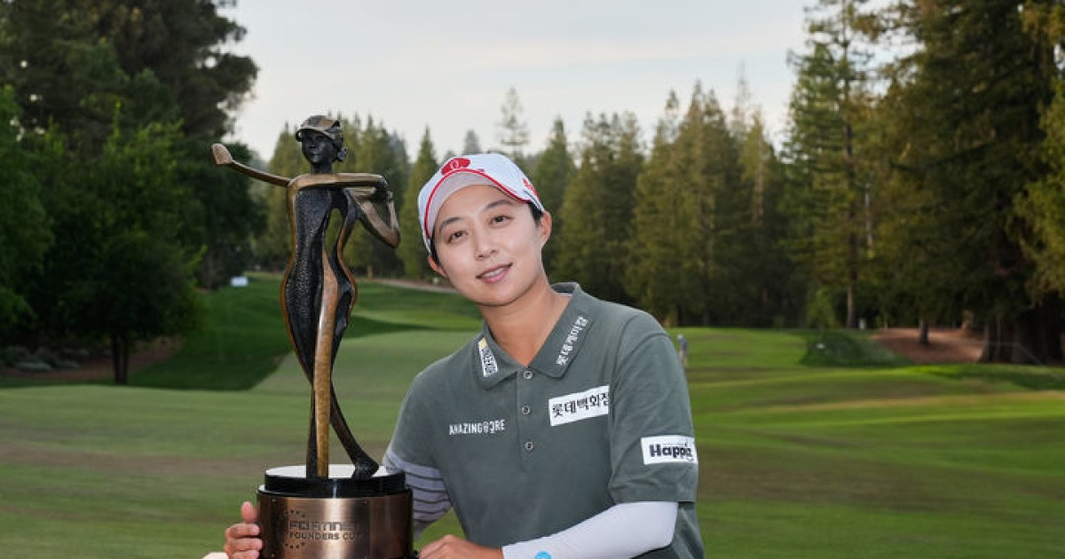 11년 만에 LPGA 파운더스컵 탈환…김효주 "두 번째 우승 더 뜻깊어"