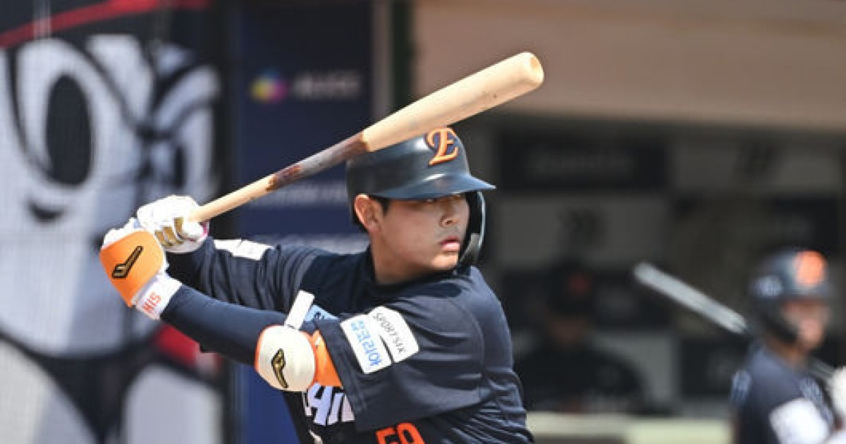 '와, 홈런 1위' 54억 안방마님 자리 빼앗나…'4연타석 홈런' 거포 포수 심상치 않다