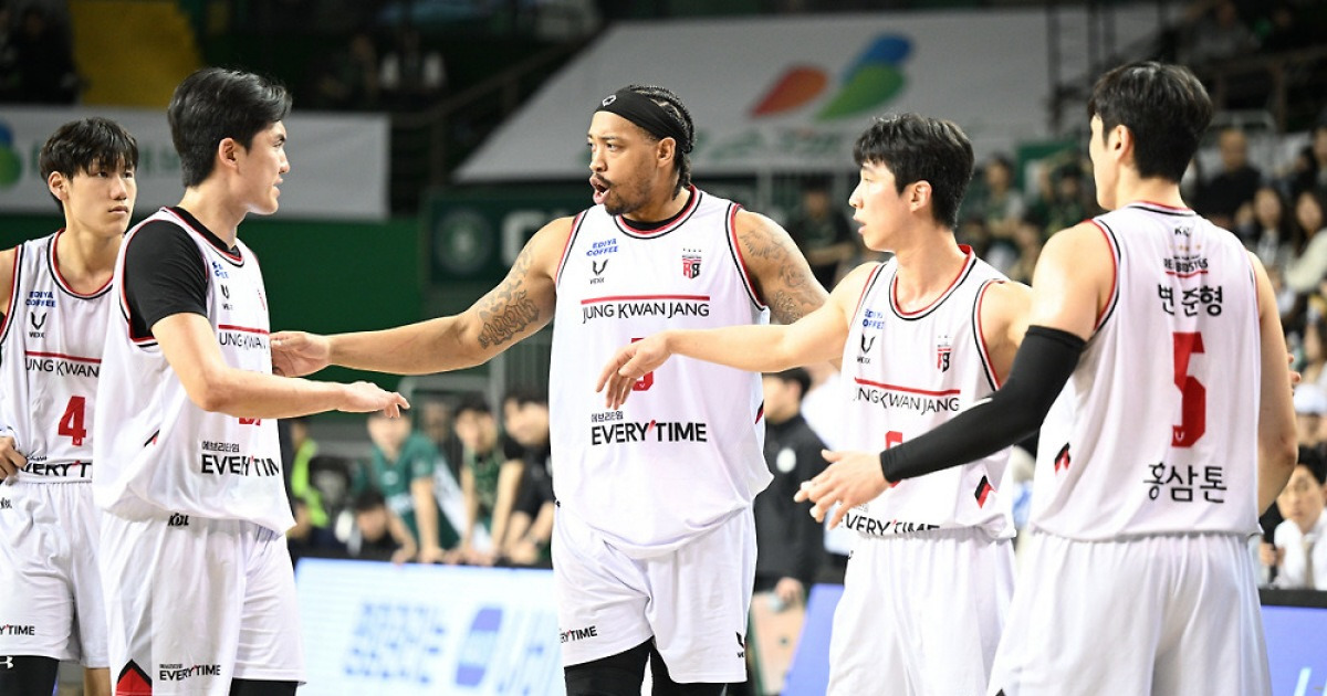 [KBL리뷰]'점프볼 따도 안되네' DB, 정관장에 혈투 끝 역전패…2연승 정관장, 선두 LG 1.5게임차 추격