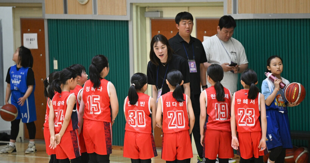 엘리트와 생활체육 사이…BNK 주니어 박언주 감독이 놓은 다리