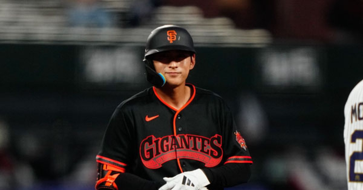 이정후, 새 유니폼 입고 기분좋은 1타점 2루타