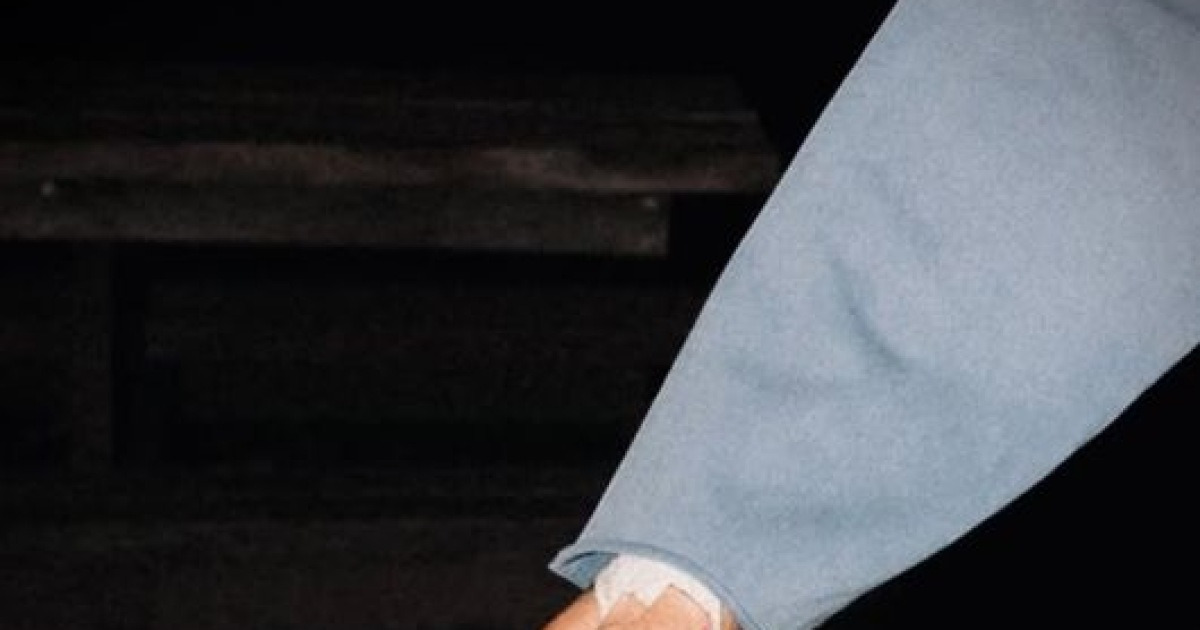 "손가락 절반 찢어졌다" 엄지에 붕대 칭칭...긴급 수술 후 근황 공개→"A매치 출전 가능성" 특별 훈련 소화한다