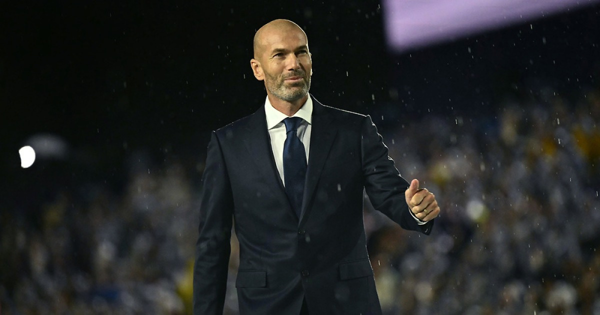 데샹 감독의 후임은 이미 정해졌다?…ESPN “지단, 프랑스 축구대표팀 지휘봉 잡을 예정, 구두 합의”