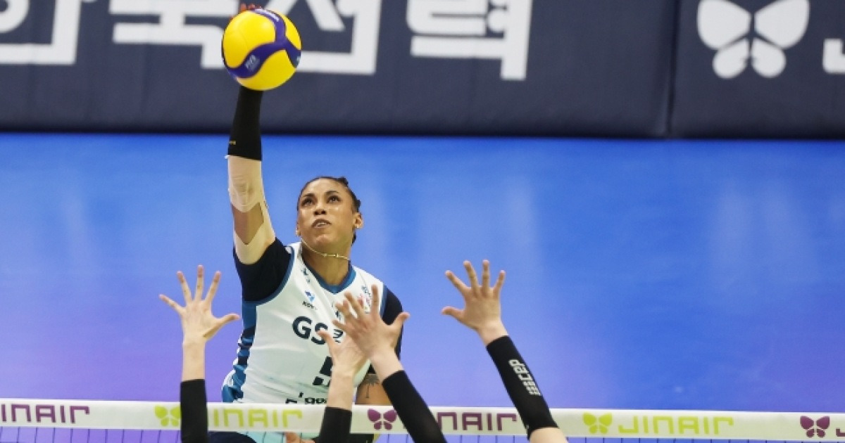 알아도 못 막는 실바, 홀로 40점 퍼부으며 현대건설 제압 …GS칼텍스, 챔프전 ‘100% 확률’ 잡았다