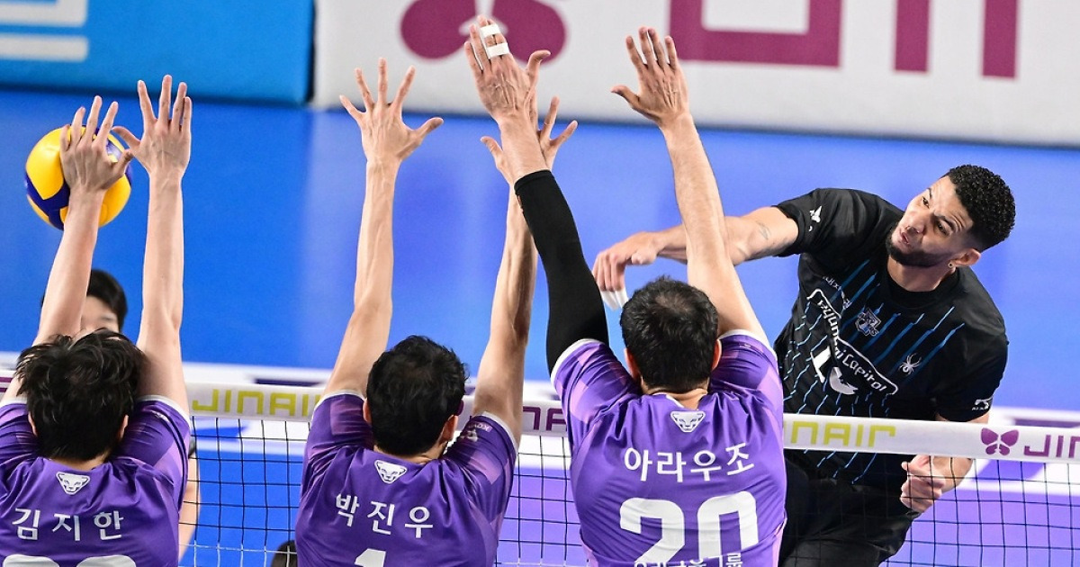 '원정 불패' 박철우의 우리카드, 안방 강세 현대캐피탈과 PO격돌