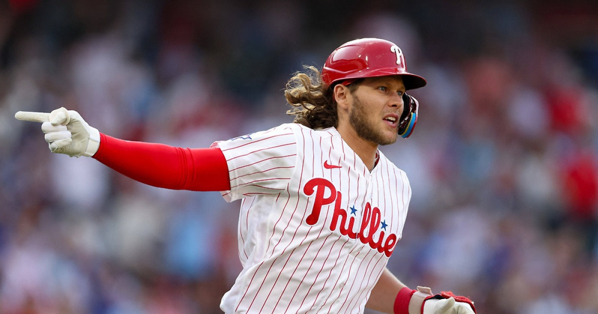 부모 상대로 거액 소송 제기한 알렉 봄, 도대체 무슨 일이?