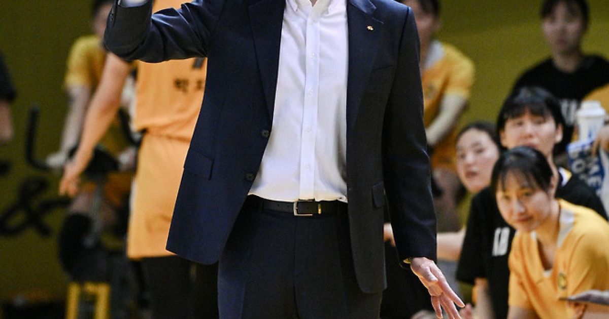 매직넘버 1로 줄인 김완수 KB 감독 “우승해도 BNK전 최선을 다해야”