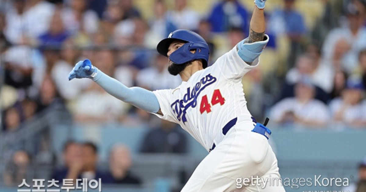 '야마모토 6이닝 2실점+파헤스 역전 스리런' 다서즈, 애리조나에 8-2 완승…WS 3연패 시동