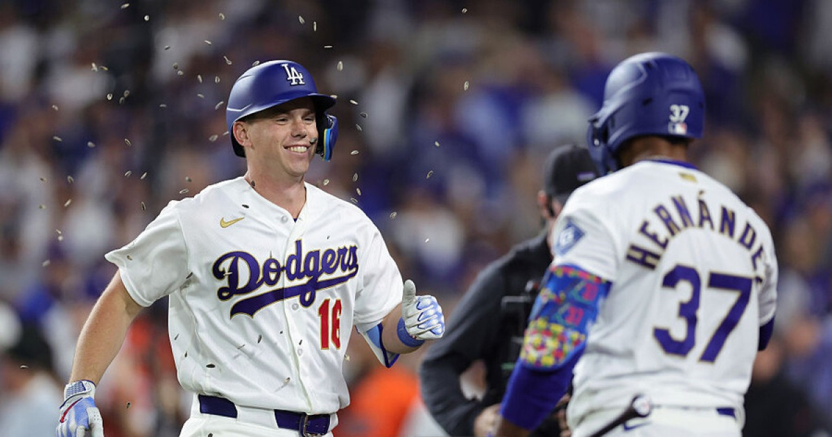 '악의 제국 무섭다' 다저스 10안타 폭발, 애리조나에 8-2 역전승