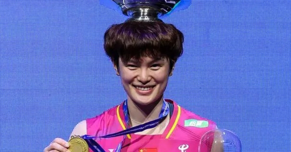 '안세영 10번 찍은 뒤 1번 넘어뜨린' 왕즈이, 안세영 상대 2연승 위한 폭풍 훈련..."약 2300 계단 올랐다"