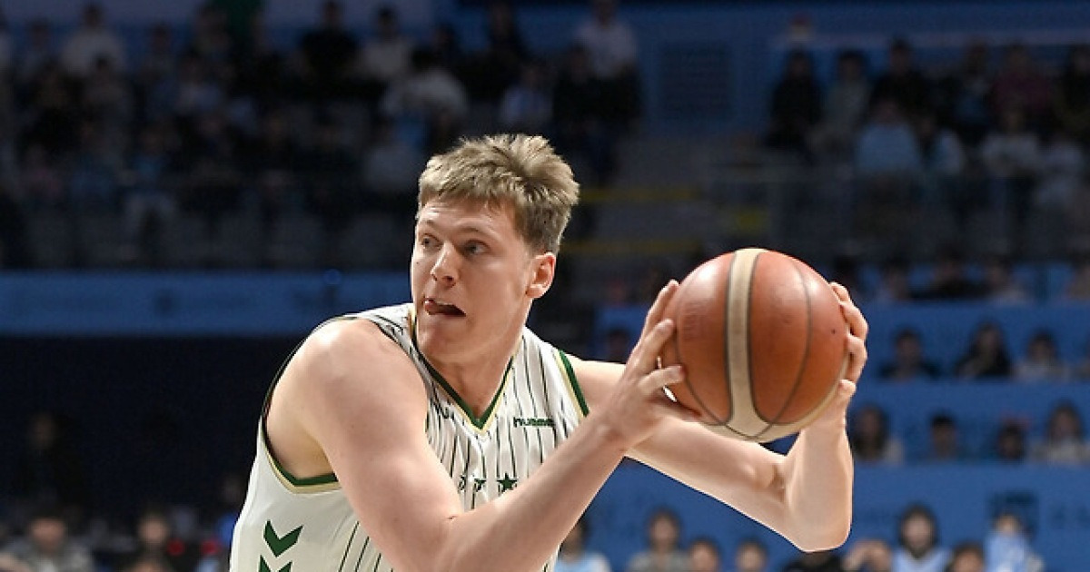 [BK 플레이어] 소노 거친 수비를 이긴 엘런슨, ‘38P 11R’ 쇼타임 선보여