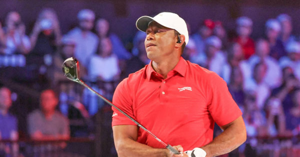 뒤집힌 ‘골프 황제’...타이거 우즈, 자택 인근에서 차량 전복 사고 연루 → 음주운전 혐의로 체포