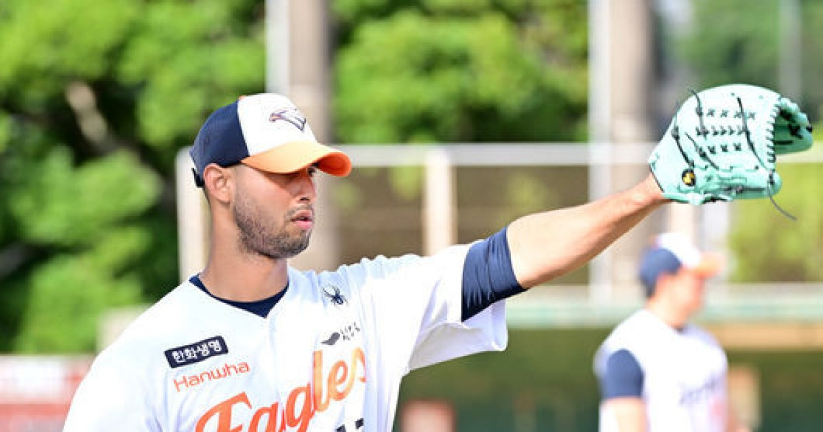 한화 '무려 18년 만에' 홈 개막전, 새 얼굴 에르난데스 첫선…폰세-와이스 공백 지울까