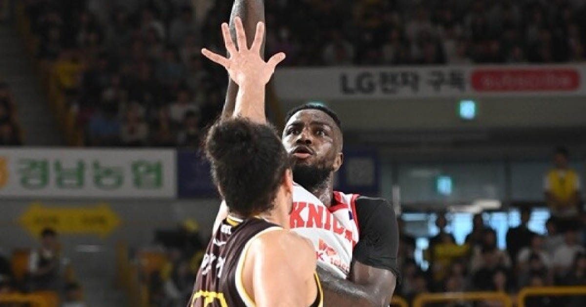 55점에 그친 SK, 6점에 머무른 자밀 워니