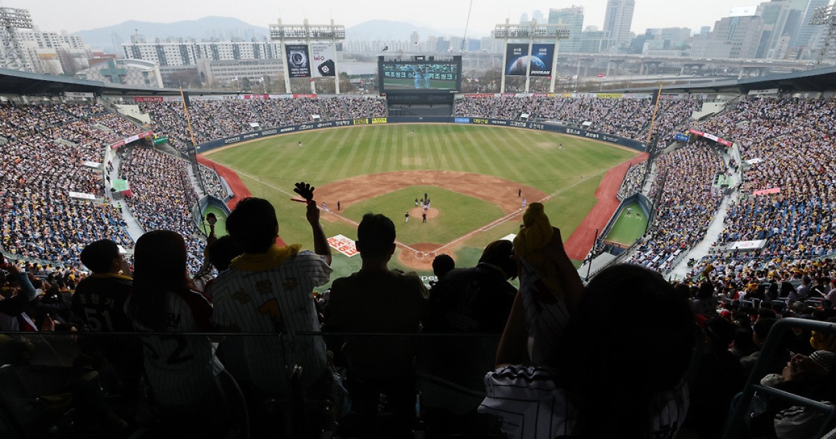 2026 프로야구 개막, “와 이리 잘 넘기노”…‘7홈런’ 롯데, 개막 2연승 질주