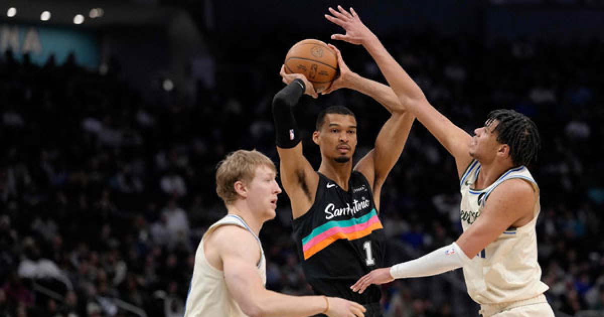 밀워키, 샌안토니오에 32점차 대패...연속 PO 진출 9시즌에서 중단