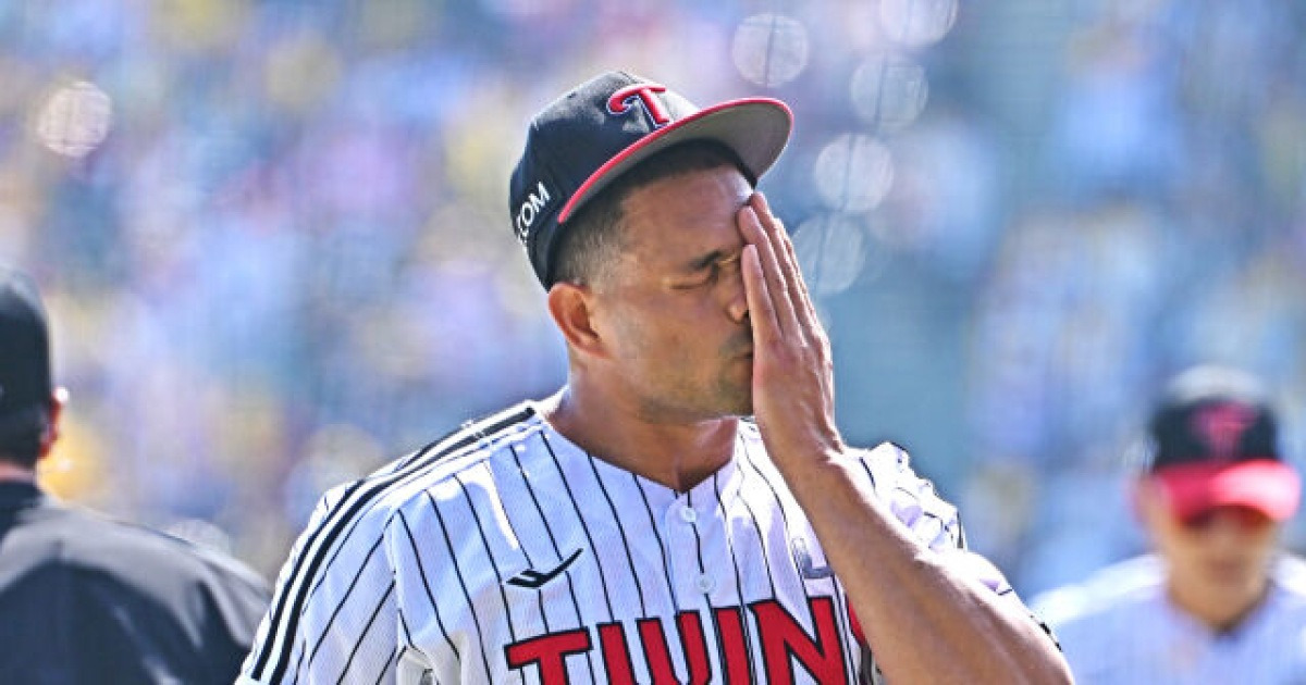 "아무 일 없기를" LG 초비상...  1이닝 6실점 난타 당한 에이스, 내일(30일) 정밀 검진 받는다 [MD잠실]