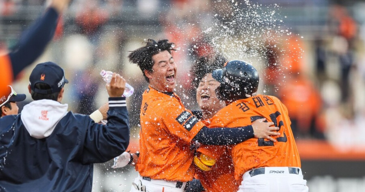 한화 307억+100억 듀오 지옥문 열릴뻔 했다…선배도 아찔 "만약 마지막까지 안타 못 쳤다면…"