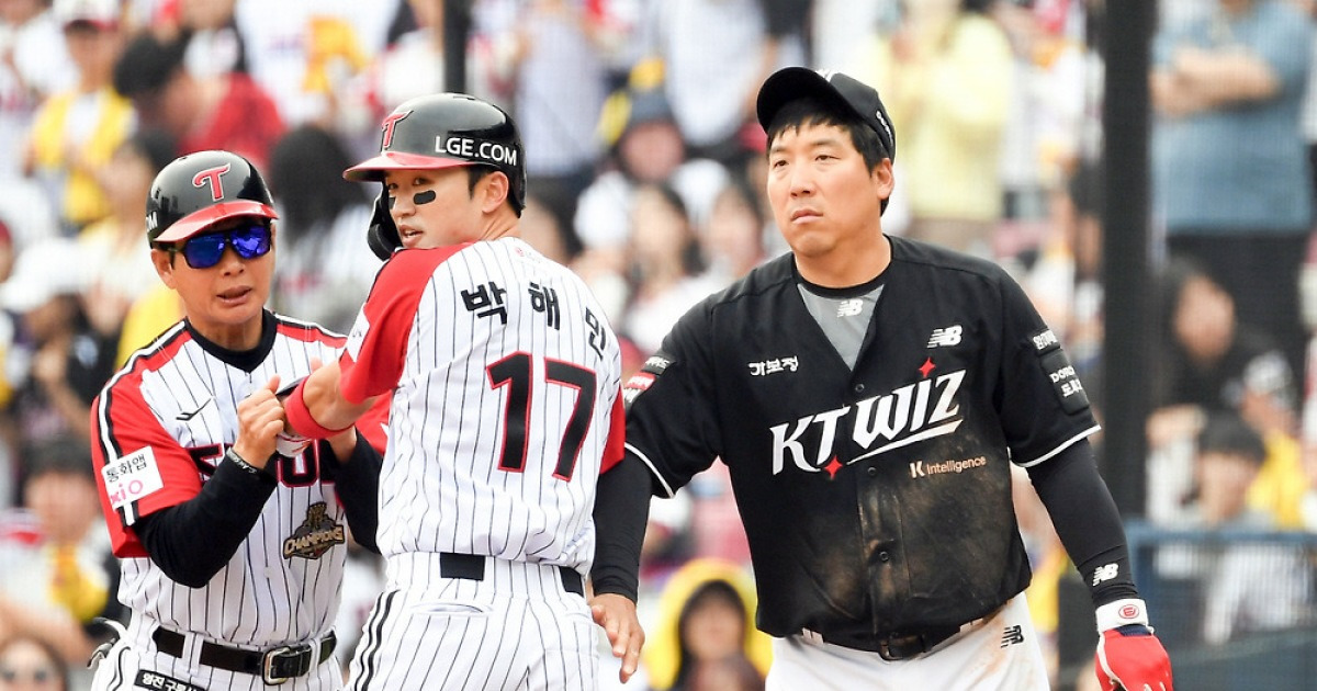 '적이 됐지만 정은 남았다' KT 유니폼 입은 김현수, 8년 함께한 LG 후배들과 뭉클한 재회