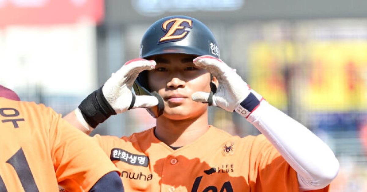 '실력은 만점, 끼는 천점'...데뷔 첫 안타 감격보다 앞선 '팬과의 약속', 한화가 오재원에게 반한 이유 [유진형의 현장 1mm]