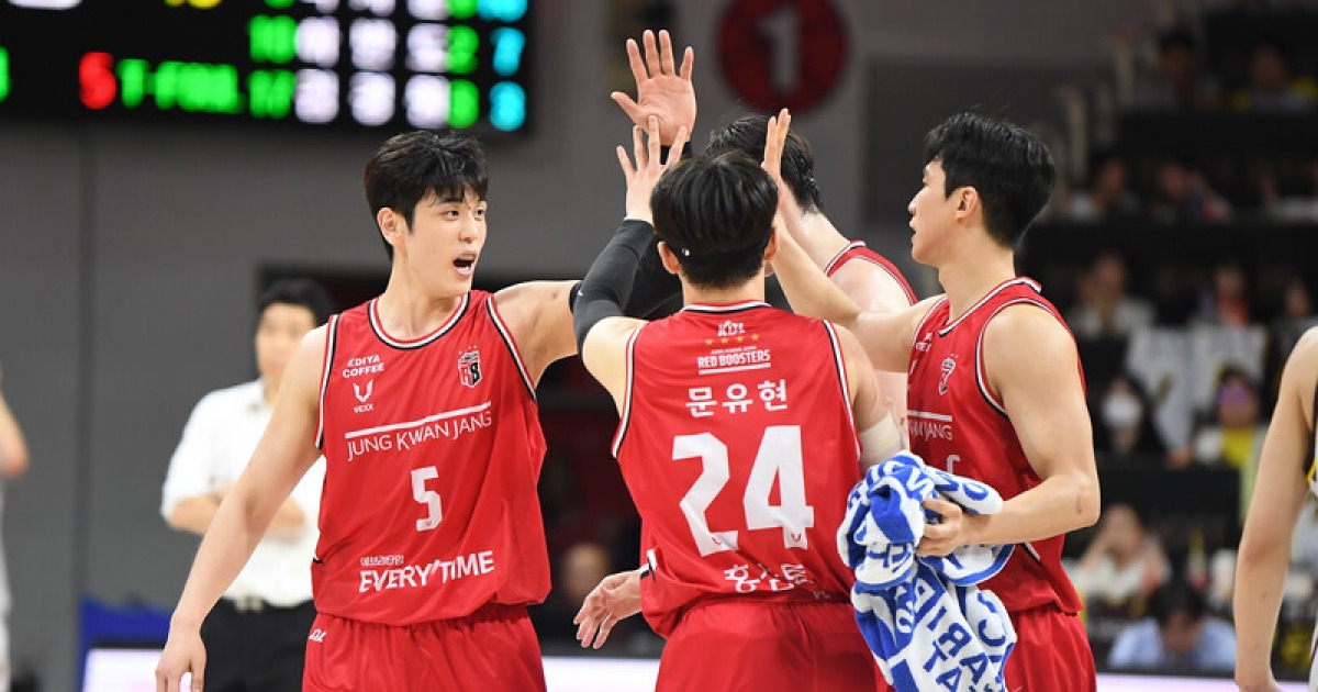 [BK 리뷰] ‘박지훈·변준형 대폭발’ 안방 지킨 정관장, LG 우승 확정 저지