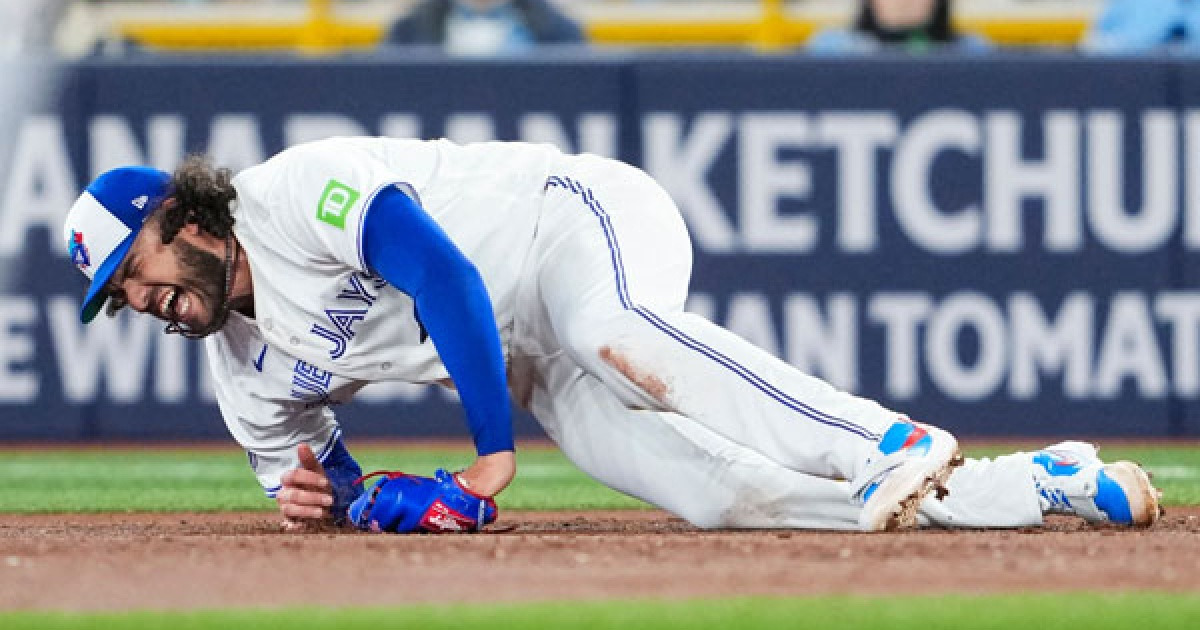 수비 도중 무릎 부상...최악으로 끝난 KBO 최고 외인의 빅리그 복귀전