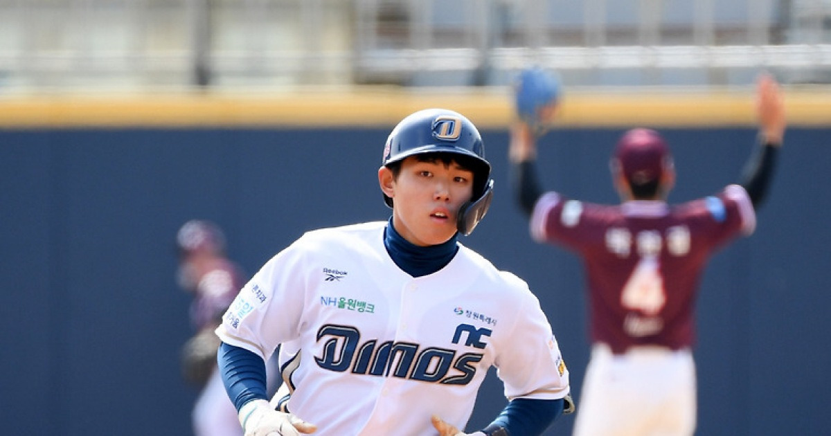 오재원 이강민 보고있니? 홈런은 내가 먼저야! → 전체 2번 신재인, 롯데전 소름 쫙 돋는 동점 투런 작렬