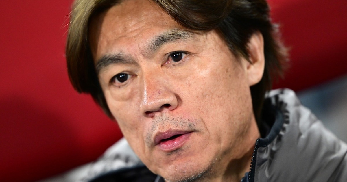 [GOAL 비엔나 현장] '오스트리아전 패배' 홍명보 감독 "스리백으로 나선다고 스리백만 쓰는 것 아냐... 하나만 해선 안 된다"