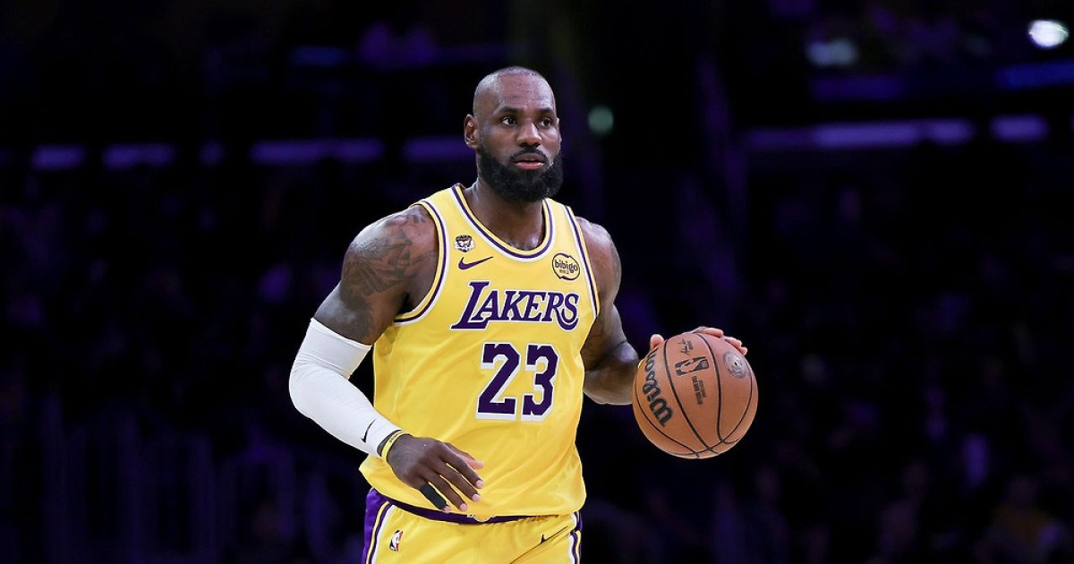 '킹' 르브론, NBA 통산 최다승 신기록 작성...압둘자바 제쳐