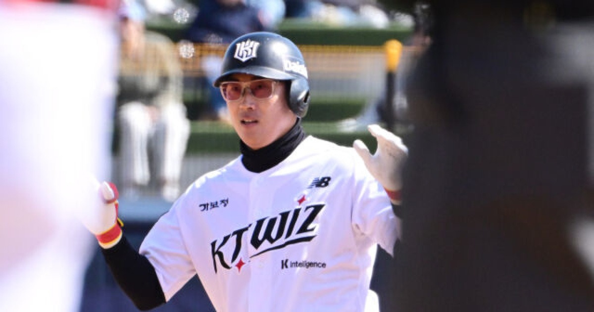 '146km 직구 머리 직격→병원행' 40억 3루수 괜찮나, 승승승 1위팀 천만다행…사령탑 "안경 날아가길래 순간" [MD대전]