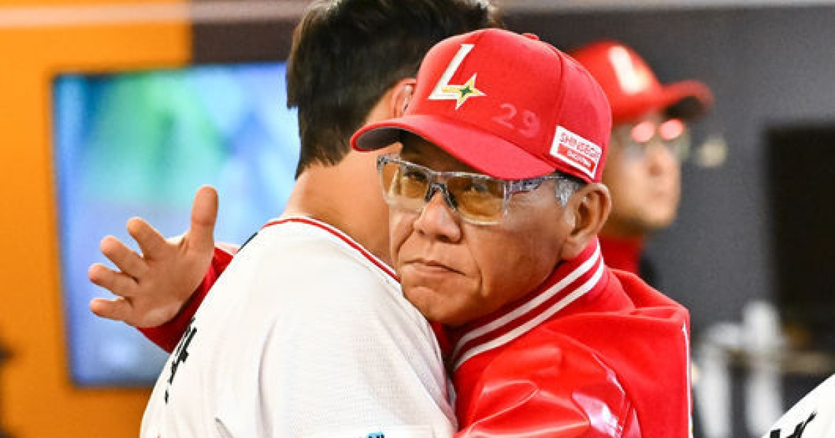 “첫 홈런보다 뜨거웠다… 김재환의 ‘그 포옹’” [박준형의 ZZOOM]