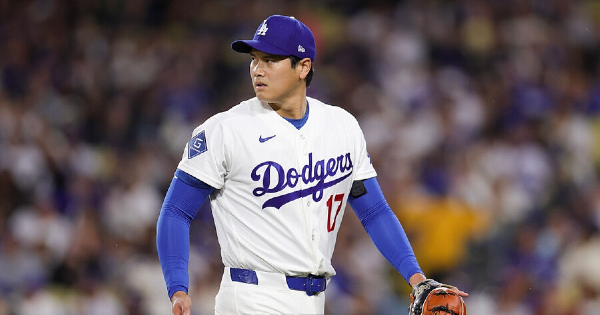 투구 준비를 하는 오타니