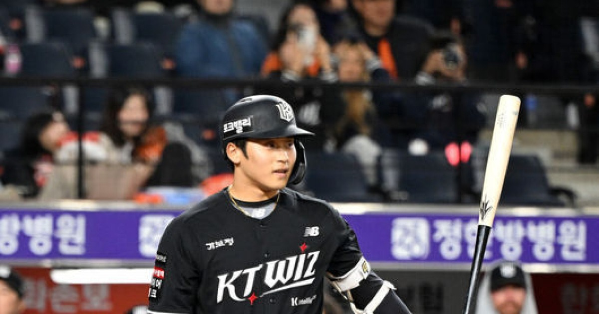 "너 진짜 치려고 하더라?" 방망이 든 마무리 투수, 9번타자 박영현 비하인드 스토리 [오!쎈 대전]