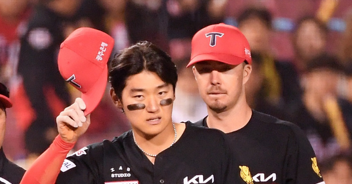 몸 날린 뒤 '앗' 김도영·타구 맞고 '악' 윤도현...가슴 철렁한 이범호 감독, 시즌 초반 부상 경계령